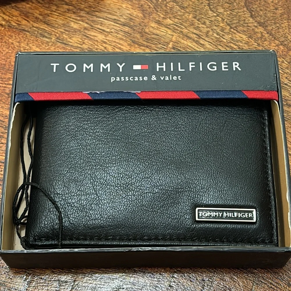 NIB Tommy Hilfiger Passcase & Valet Wallet Men's Bifold Black Genuine Leather